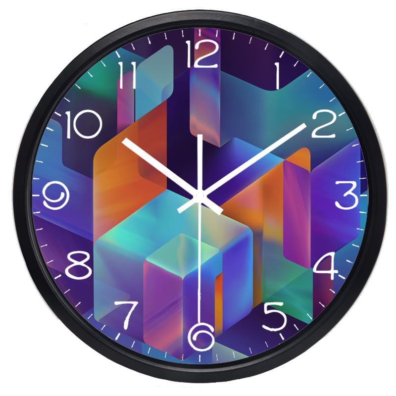 Kleurrijke wandklok met in elkaar verweven kubusdesign, creatieve metalen kunstklok