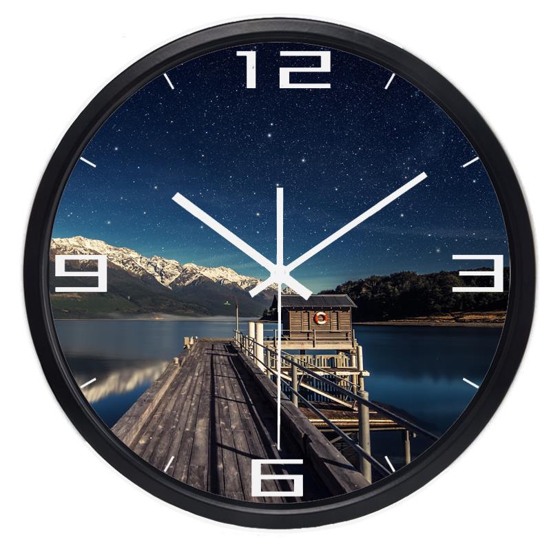 Europese Franse wandklok met prachtig landschap en stille klok