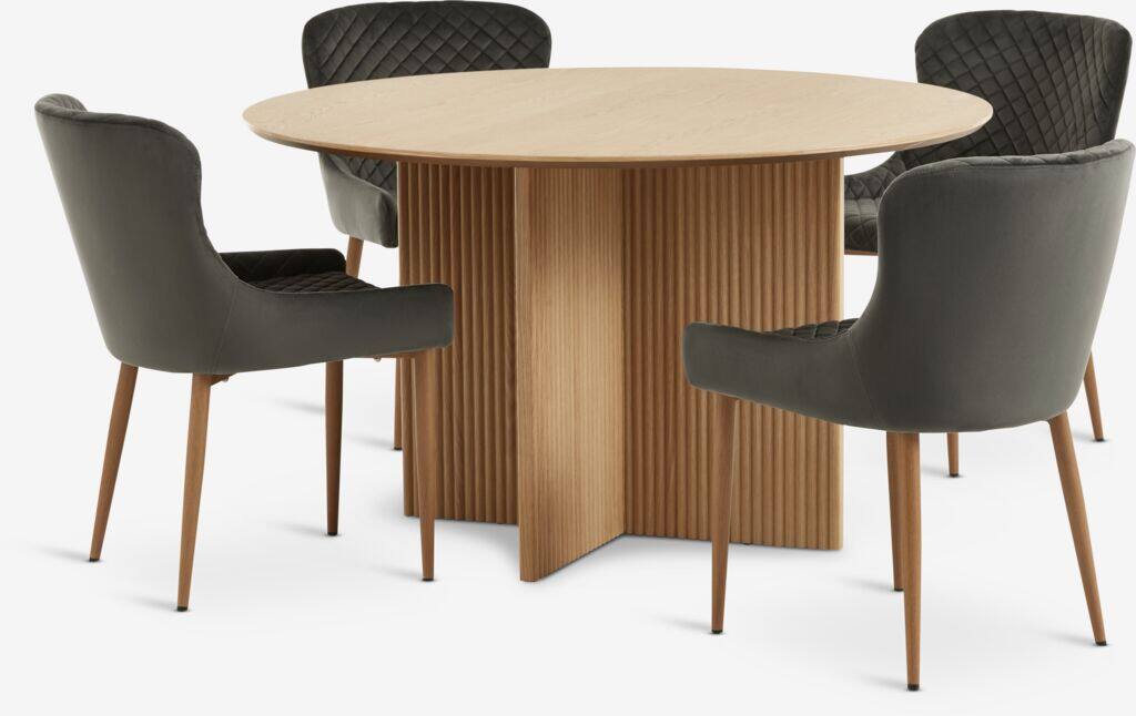 VESTERBORG PEBRINGE VESTERBORG Ø130 egetræsbord 4 PEBRINGE stol grå fløjl