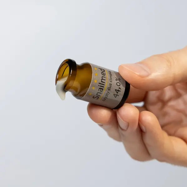 Snailmed, serum do skóry brody z naturalnym śluzem ślimaka i wyciągiem z chinowca, 8 ml x 4 ampułki